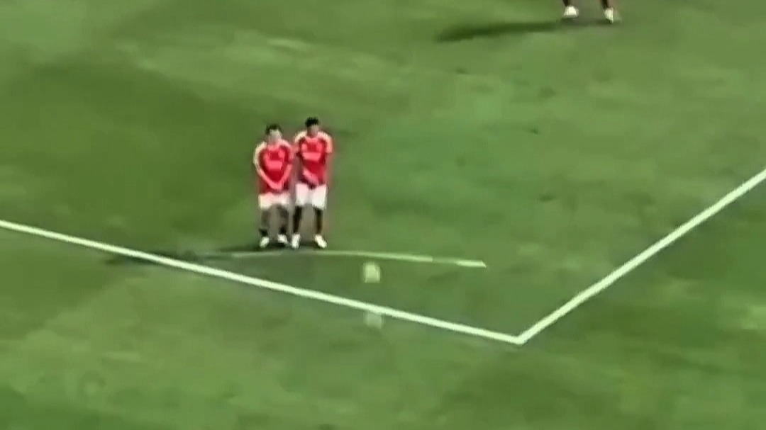 詹姆斯回归赛场，高光表现首场状态亮眼，切尔西观众沸腾！